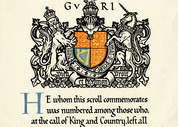 Parchemin commémoratif en couleur comportant un écusson royal et un message calligraphié. Le nom de Sumiejski est écrit en encre rouge au bas du document.