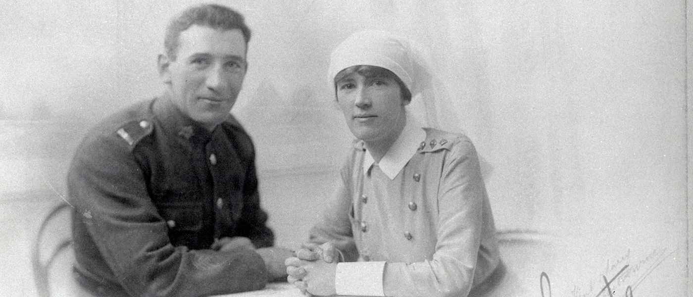 Sepia photograph of a First World War soldier and a nursing sister in uniform.