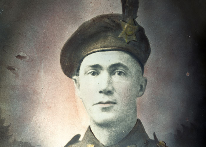 Colourized photograph of a soldier in his First World War uniform.